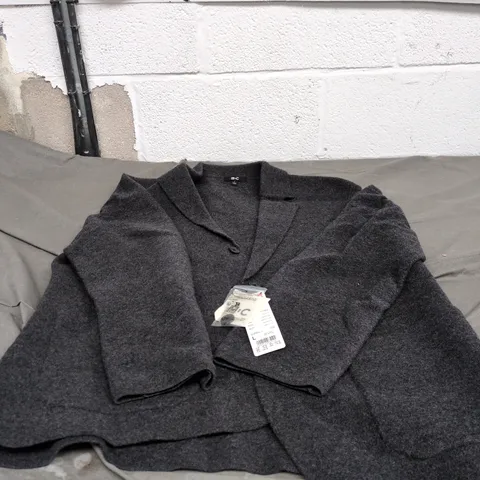 UNIQLO LARGE CASUAL KNITTED JACKET WITH TAGS