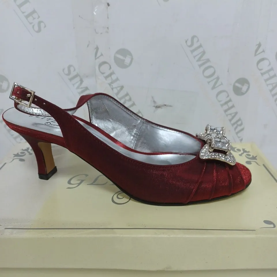 BOX OF APPROXIMATELY 10 PAIRS OF SHOES TO INCLUDE GEM HEELS, RED LOW HEELS, BLUE HIGH HEELS ETC