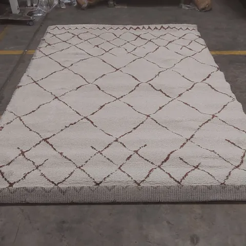 QUALITY DESIGNER AREA RUG - APPROXIMATELY 290 x 200cm