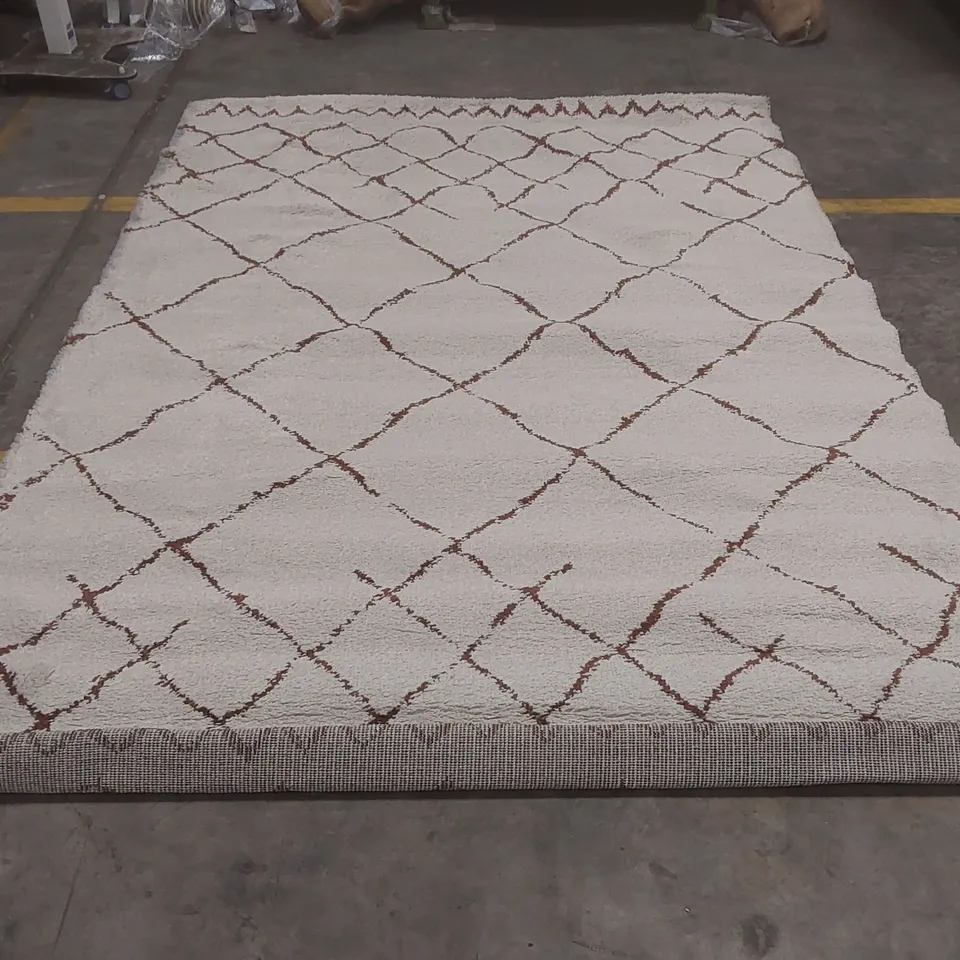 QUALITY DESIGNER AREA RUG - APPROXIMATELY 290 x 200cm