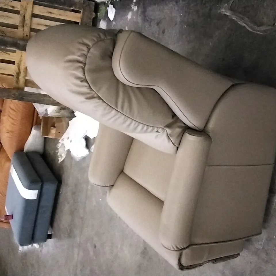 QUALITY BRITISH DESIGNED & MANUFACTURED G PLAN MOCHA LEATHER ARMCHAIR 