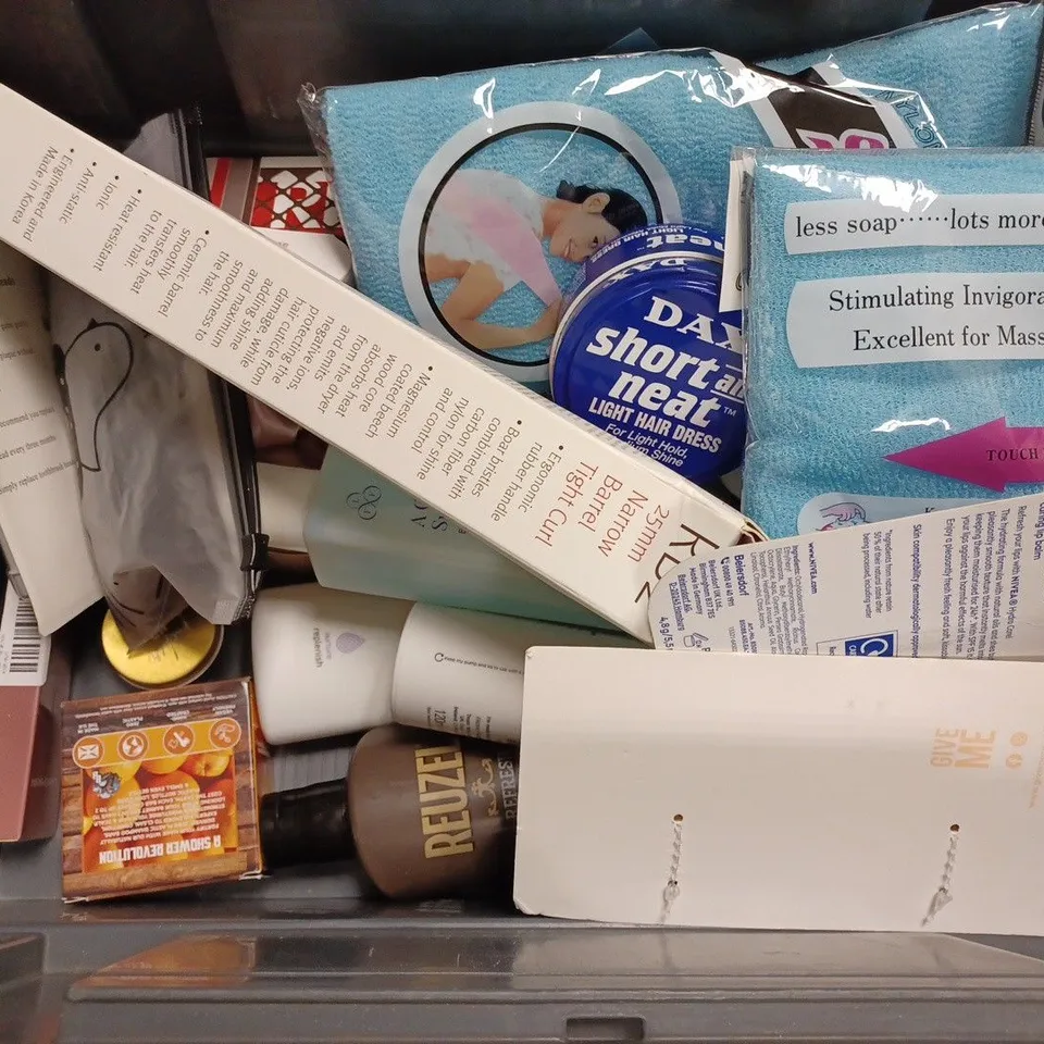 BOX OF APPROX 15 ASSORTED HEALTH AND BEAUTY ITEMS TO INCLUDE - NIVEA SOFT - THE 1NKEYLIST GLYCOLIC ACID TONER - DAX SHORT AND NEAT LIGHT HAIR DRESS ECT