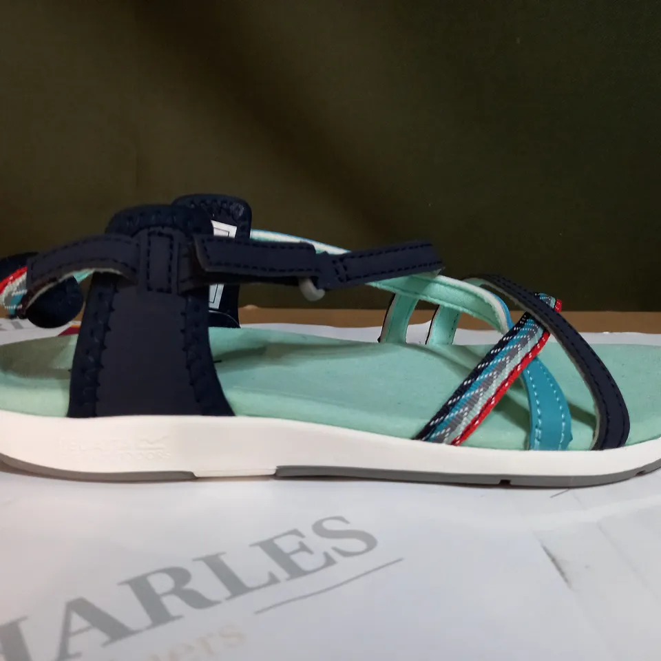 REGATTA LADY SANTA ROMA SANDALS SIZE 4