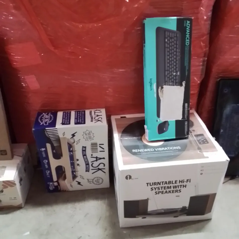 PALLET OF ASSORTED HOUSEHOLD GOODS AND PRODUCTS TO INCLUDE;TURNTABLE,KEYBOARD,FOOTBALL PARTY GAME