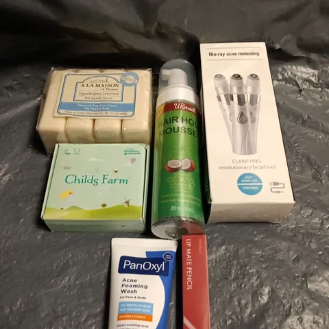 APPROXIMATELY 15 ASSORTED HEALTH & BEAUTY PRODUCTS TO INCLUDE ACNE FOAMING WASH, LIP MATE PENCIL, A LA MAISON SOAP ETC 