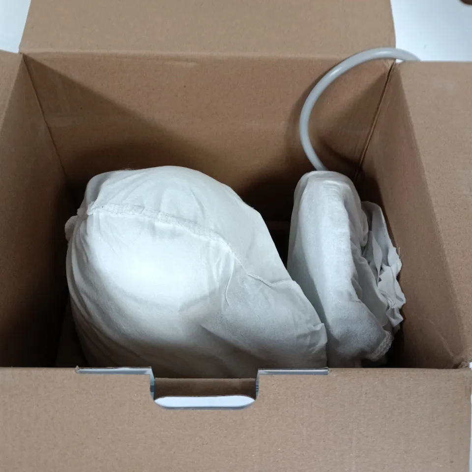 BOXED SMEG 1.7L KETTLE IN WHITE