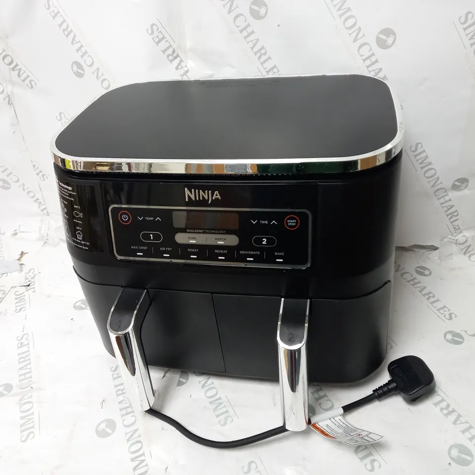 BOXED NINJA FOODI DUAL ZONE AIRFRYER AF300UK