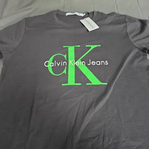 CALVIN KLEIN LOGO T-SHIRT SIZE L