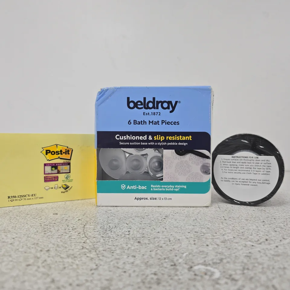 APPROXIMATELY 10 ASSORTED HOUSEHOLD ITEMS TO INCLUDE BATH MAT PIECES, ETC