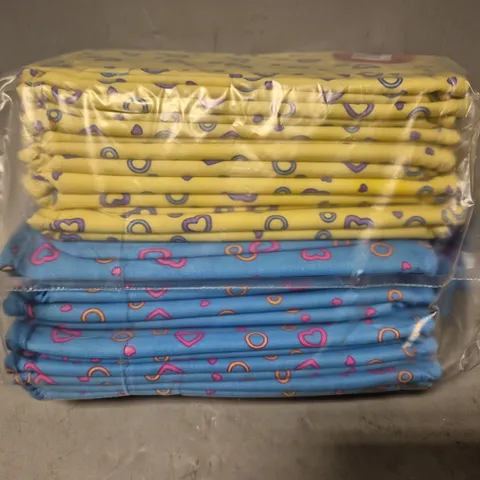 A LARGE QUANTITY OF ASSORTED SPONGE BAGS / COSMETIC BAGS