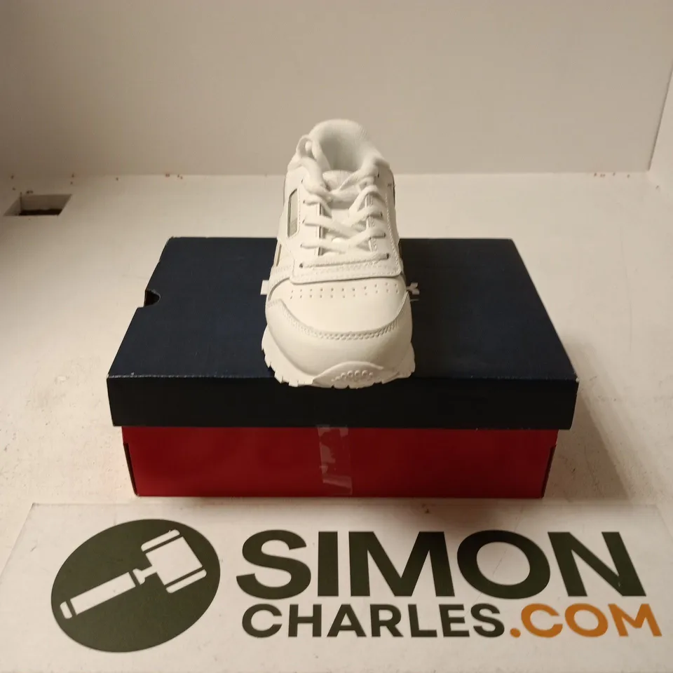 BOXED PAIR OF REEBOK CLASSIC LEATHER RUNNING TRAINERS IN WHITE - UK 1