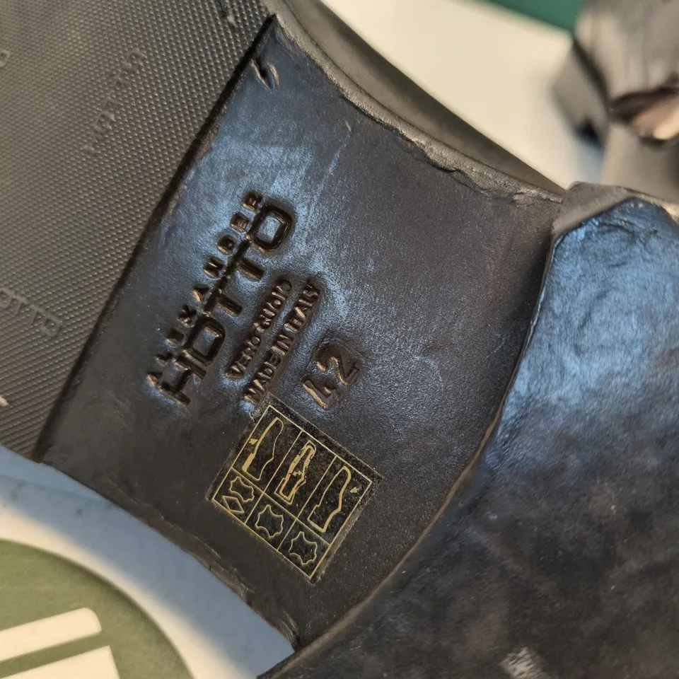 HOGAN LEATHER TASSEL LOAFERS – MADE IN ITALY – (UK 8)
