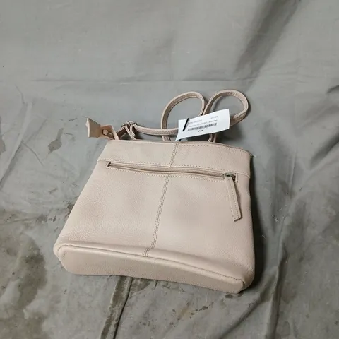 BOX OF APPROXIMATELY 10 ASSORTED ITEMS INCLUDING CROSSBODY BAG , VACUUM BAG SET AND FITTED SHEETS 