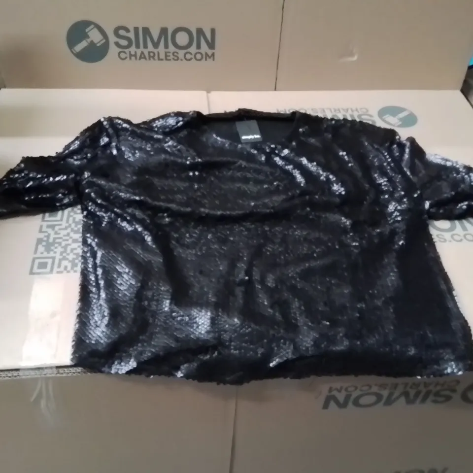 BOXED BRAND NEW APPROXIMATELY 19 SIMPLY BE BLACK SEQUIN TOP SIZE 22