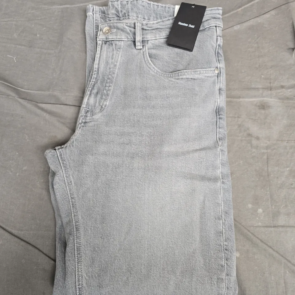MASSIMO DUTTI JEANS – TAPERED FIT, LIGHT WASH DENIM, UK 32 (EU 42, US 32)