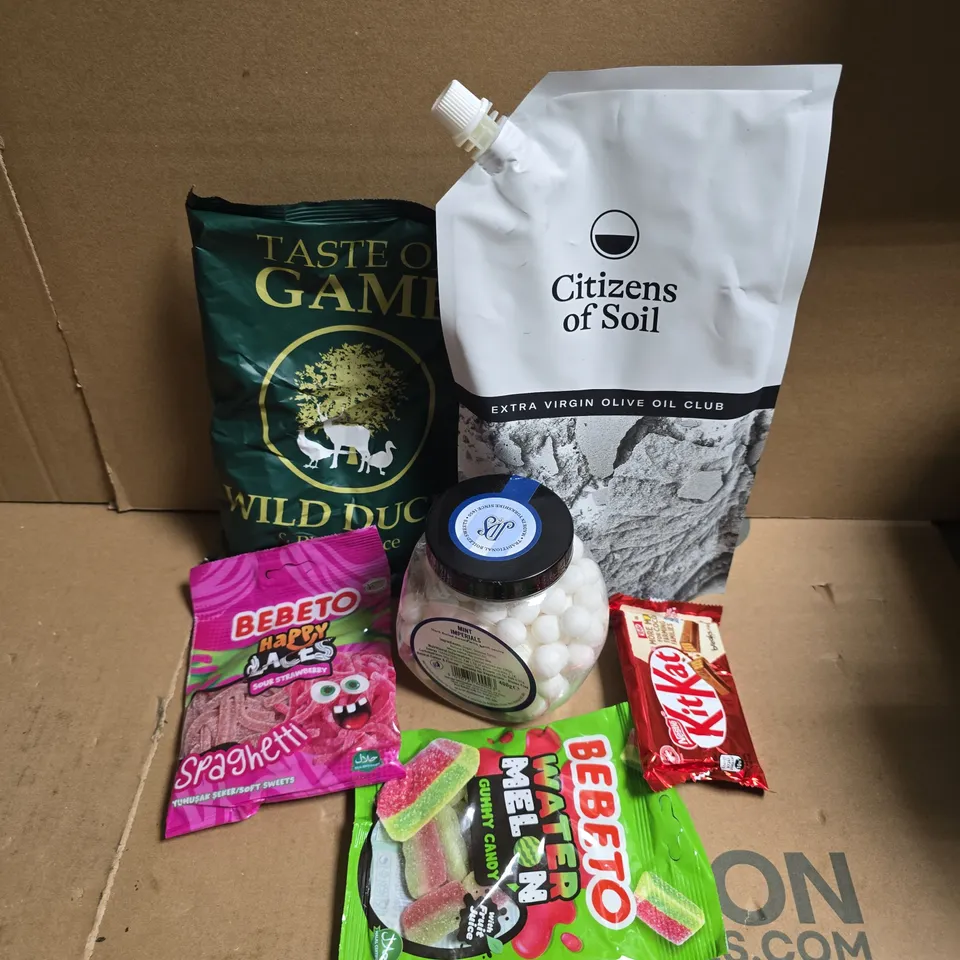 APPROXIMATELY 12 ASSORTED FOOD & DRINK ITEMS TO INCLUDE CITIZENS OF SOIL OLIVE OIL, IMNT IMPERIALS, BEETO WATER MELON GUMMY CANDY, ETC - COLLECTION ONLY