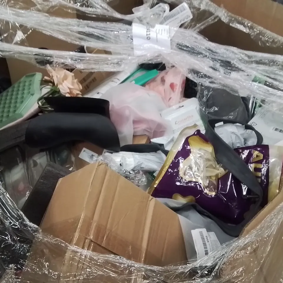 PALLET OF ASSORTED HOUSEHOLD GOODS AND PRODUCTS TO INCLUDE;PHONE CASE,CHRISTMAS DECORATION,WALL MOUNT