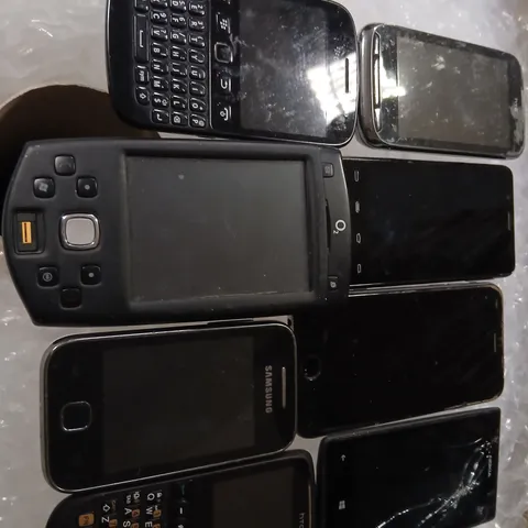 APPROXIMATELY 10 ASSORTED MOBILE PHONES TO INCLUDE; BLACKBERRY PHONE - MODEL UNSPECIFIED