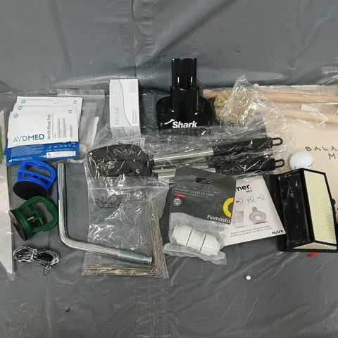 APPROXIMATELY 10 ASSORTED HOUSEHOLD ITEMS TO INCLUDE - KITCHEN UTENSILS, AYDMEST DRUG TEST, AND CALMER MINI EARPLUGS ETC. 