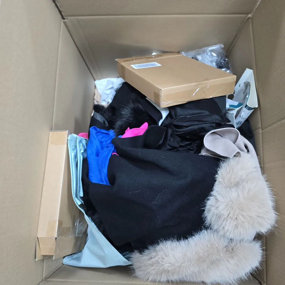 BOX OF APPROXIMATELY 18 ASSORTED ITEMS TO INCLUDE: HYDRADERMABRASION CLEANING TOOL AND HANGING POCKET ORGANIZER