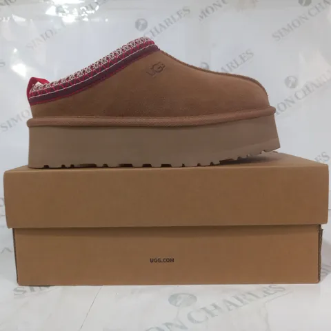 BOXED PAIR OF UGG WTAZZ SHOES IN CHESTNUT UK SIZE 5