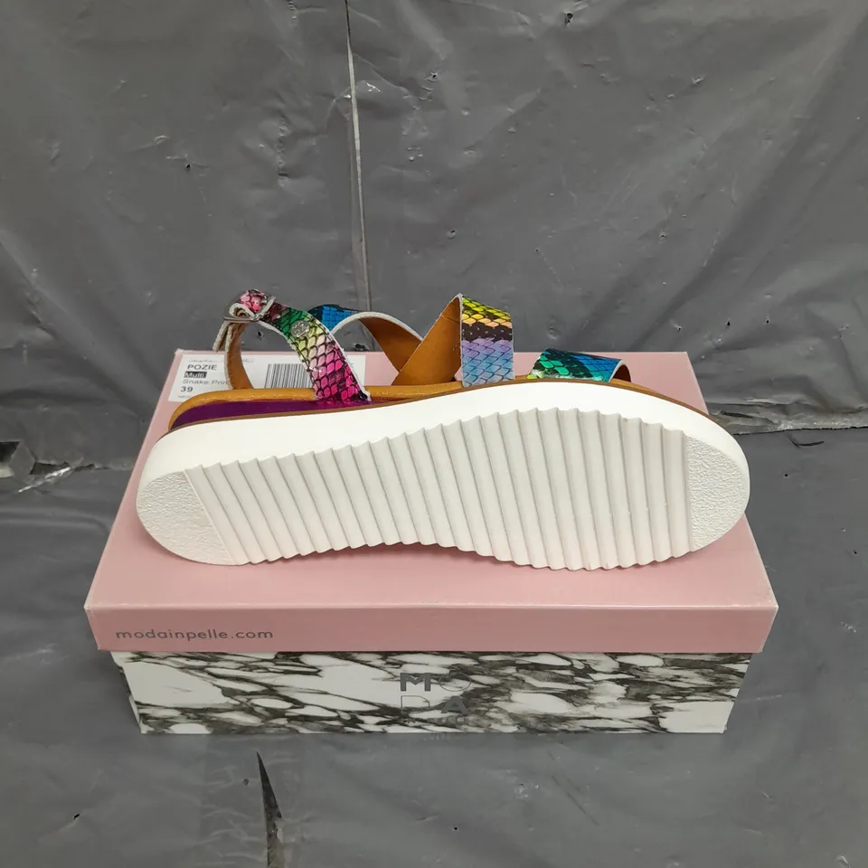 BOXED PAIR OF MODA IN PELLE WEDGE SANDAL WITH CROSS OVER IN MULTI SNAKE PRINT SIZE 6