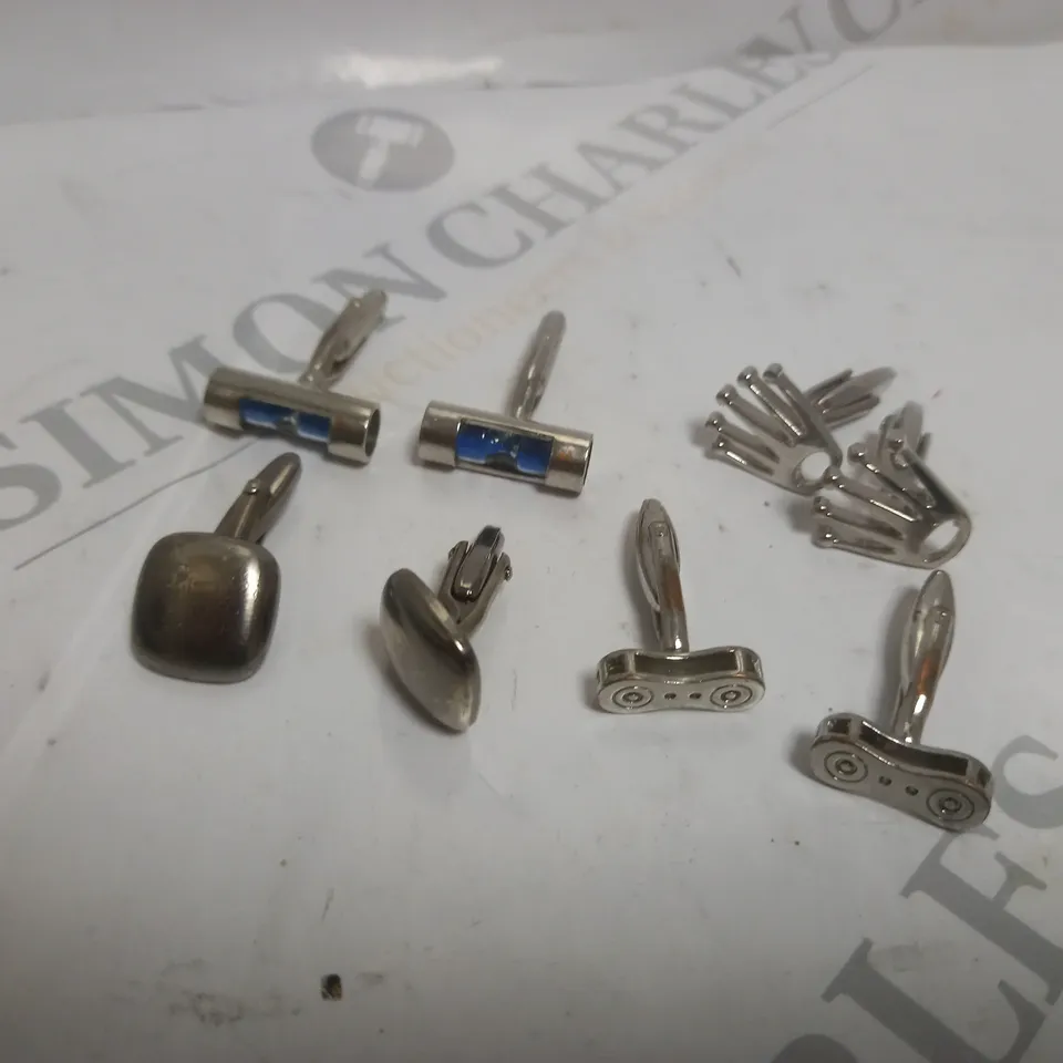 APPROXIMATELY 4 PAIRS OF ASSORTED MENS CUFF LINKS IN VARIOUS STYLES 