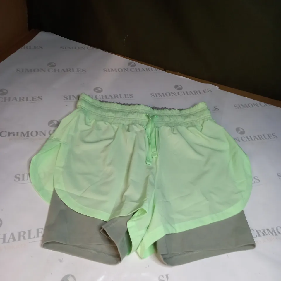 SMALL GYMSHARK GREEN SHORTS 