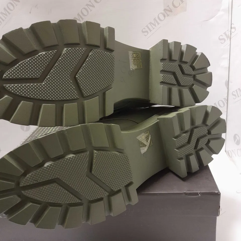 KOI BANSHEE MEN'S KHAKI BOOTS - SIZE 10