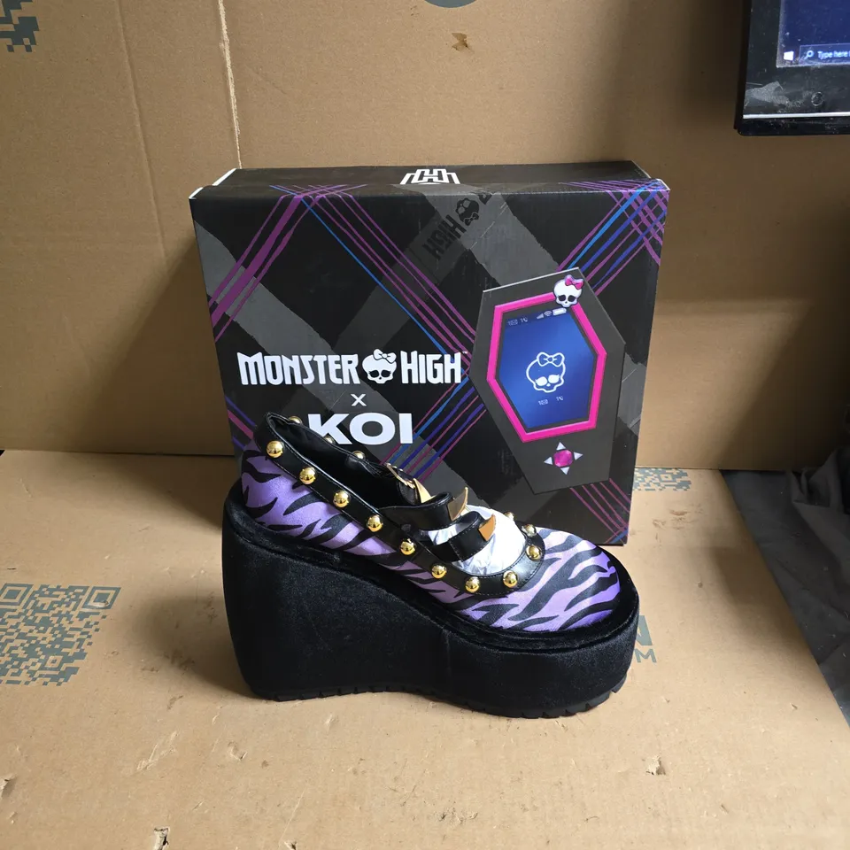 KOI MONSTER HIGH CLAWSOME WOLF PLATFORM WEDGES - PURPLE - SIZE 9 