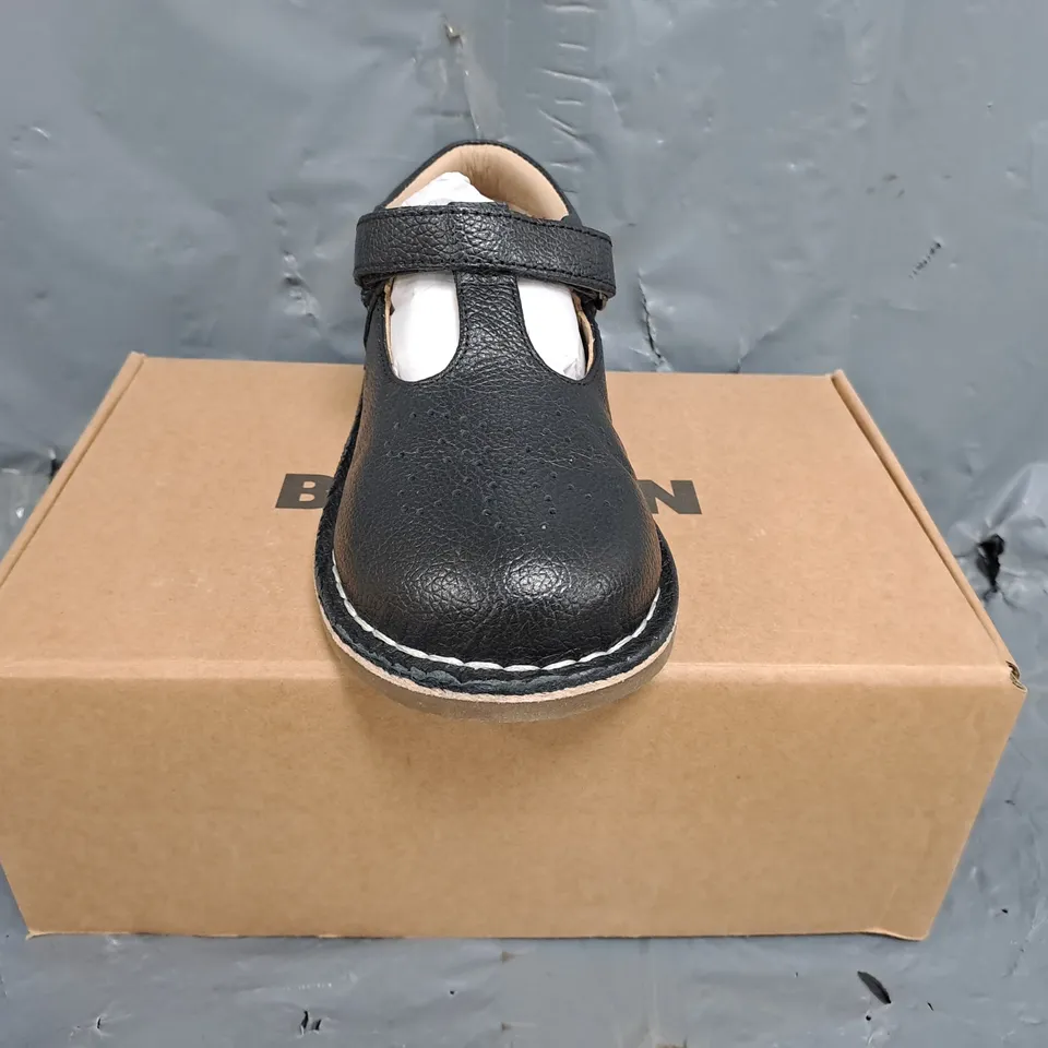 BOXED PAIR OF MINI BODEN KIDS SHOES IN BLACK SIZE EU 29