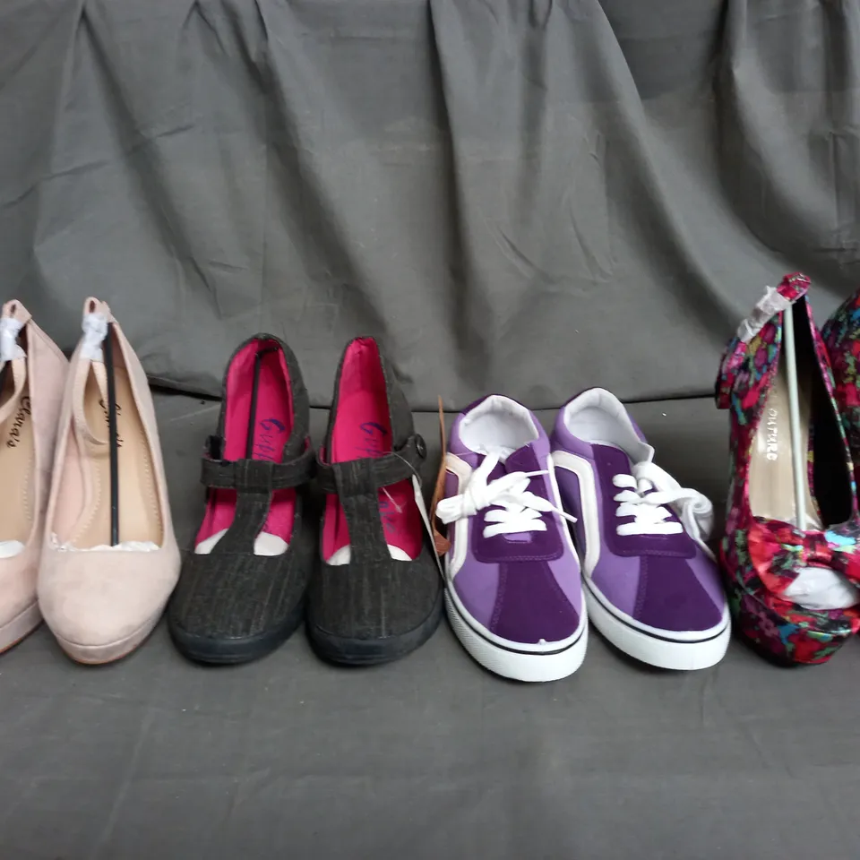 APPROXIMATELY 12 ASSORTED PAIRS OF WOMENS SHOES IN VARIOUS COLOURS, SIZES AND STYLE