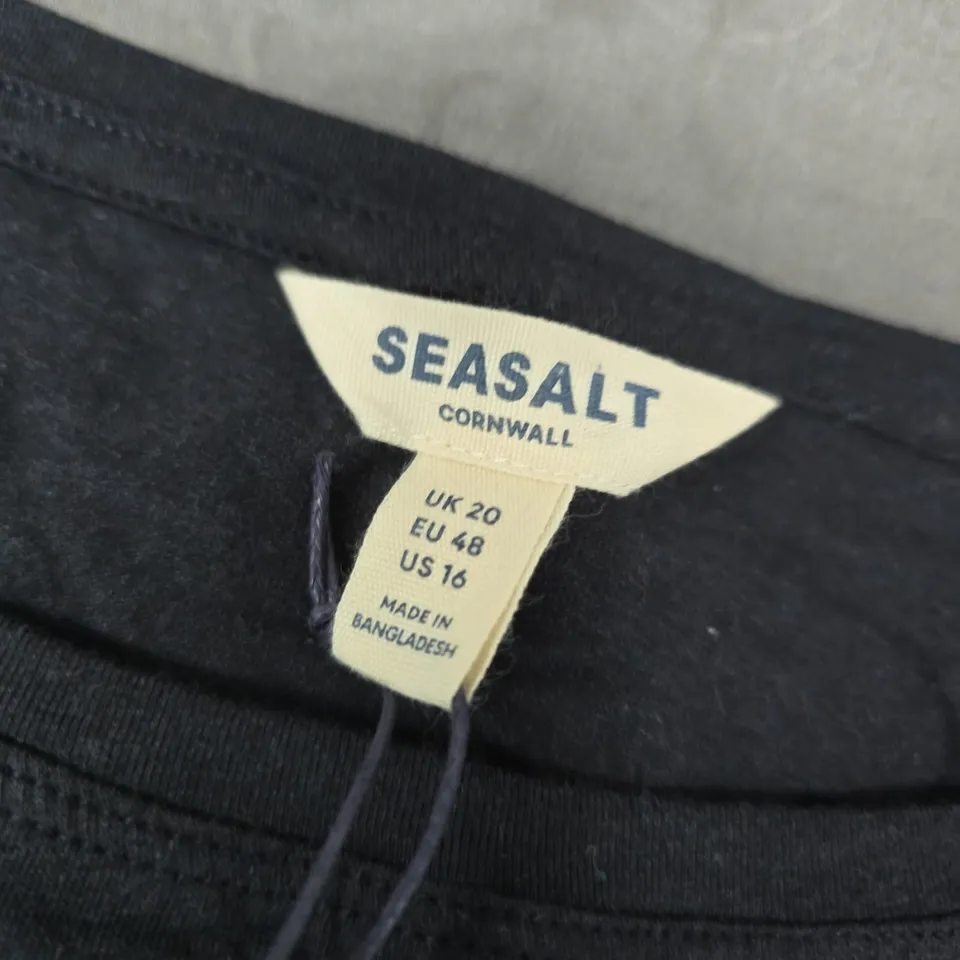 SEASALT CORNWALL EASEL TOP – BLACK, UK 20 (EU 48, US 16)