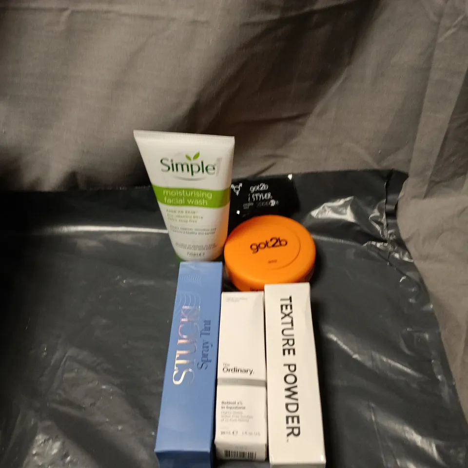 APPROXIMATELY 20 ASSORTED COSMETIC ITEMS INCLUDING TEXTURE POWDER, STUCK! SPRAY TINT, SIMPLE FACIAL WASH, TEXTURE CLAY ETC