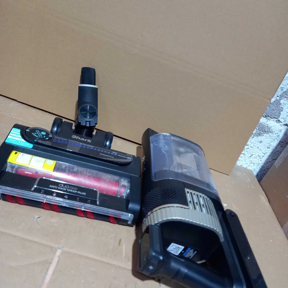 BOXED SHARK CORDLESS STICK VACUUM CLEANER PET PRO MODEL