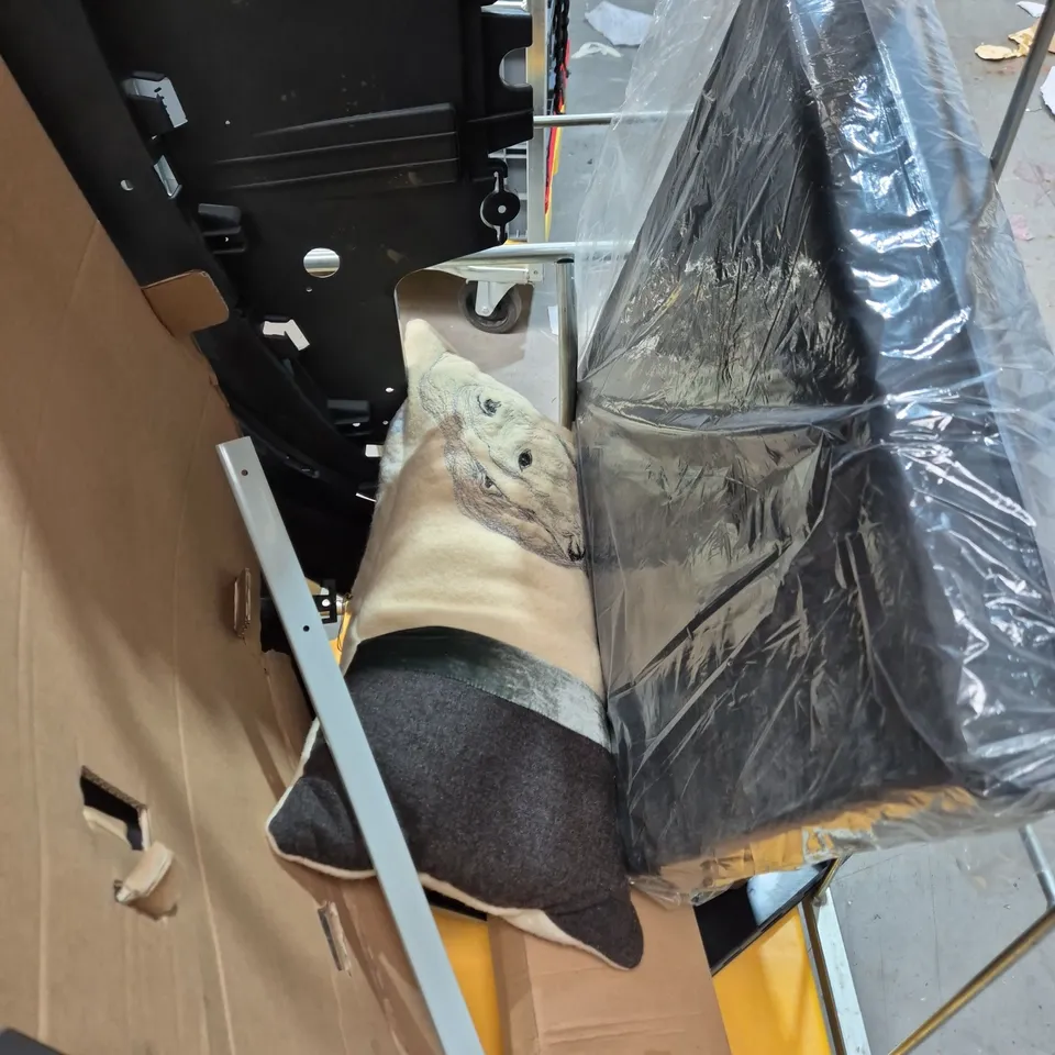 CAGE OF APPROXIMATELY 7 ASSORTED HOUSEHOLD ITEMS TO INCLUDE - CAR BUMPER - CUSHIONS - VELVET HANGERS - COLLECTION ONLY