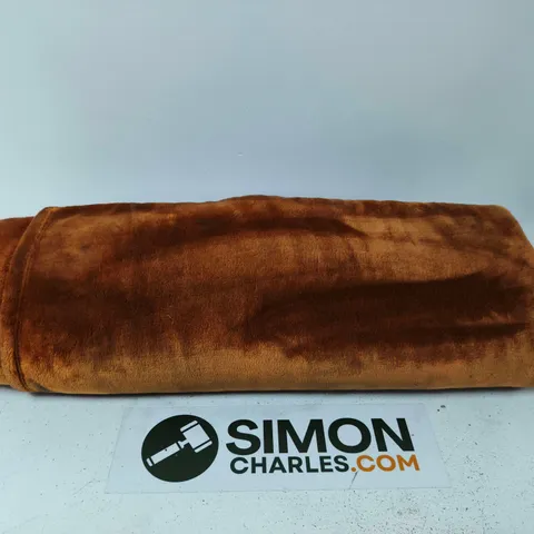 BOX OF APPROX 5 BROWN PLUSH THROW BLANKETS