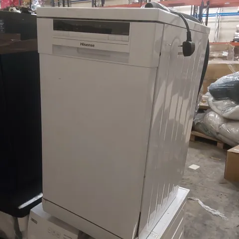 HISENSE HS520E40WUK SLIMLINE FREESTANDING DISHWASHER - WHITE