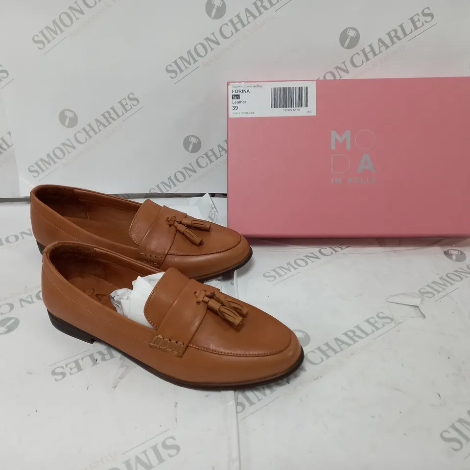 BOXED SIZE 6 MODA IN PELLE FORINA TAN TASSLE FRONT SHOE 