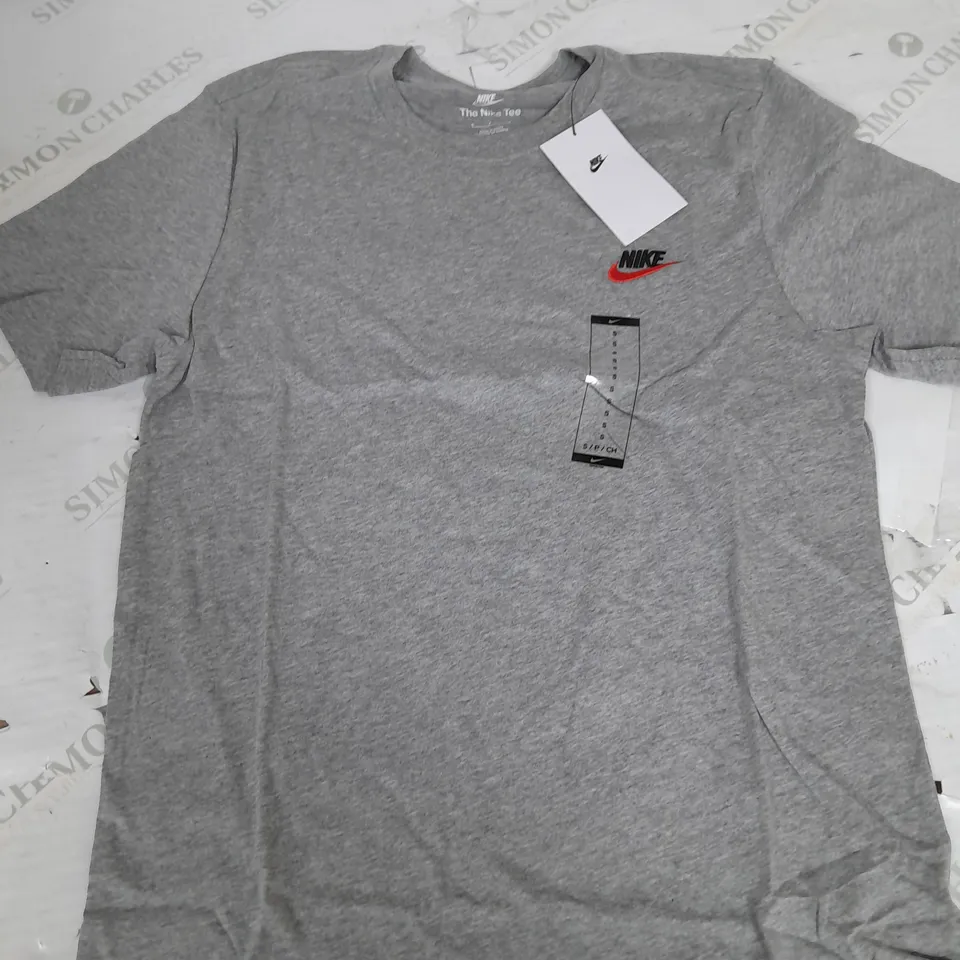 THE NIKE TEE IN LIGHT GREY - SMALL