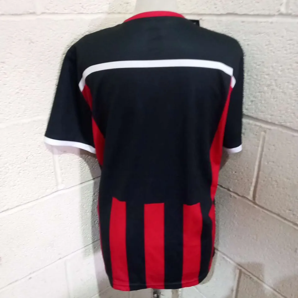 SEVEN BRAND NEW ERREA ELLIOT MAGLIA MC AD NERO ROSSO BLACK AND RED STRIPED FOOTBALL SHIRTS IN SIZES RANGING FROM M TO XL