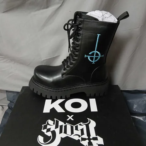 KOI X GHOST THE MINISTRY CRUCIFIX MILITARY BOOTS – UK7, BLACK