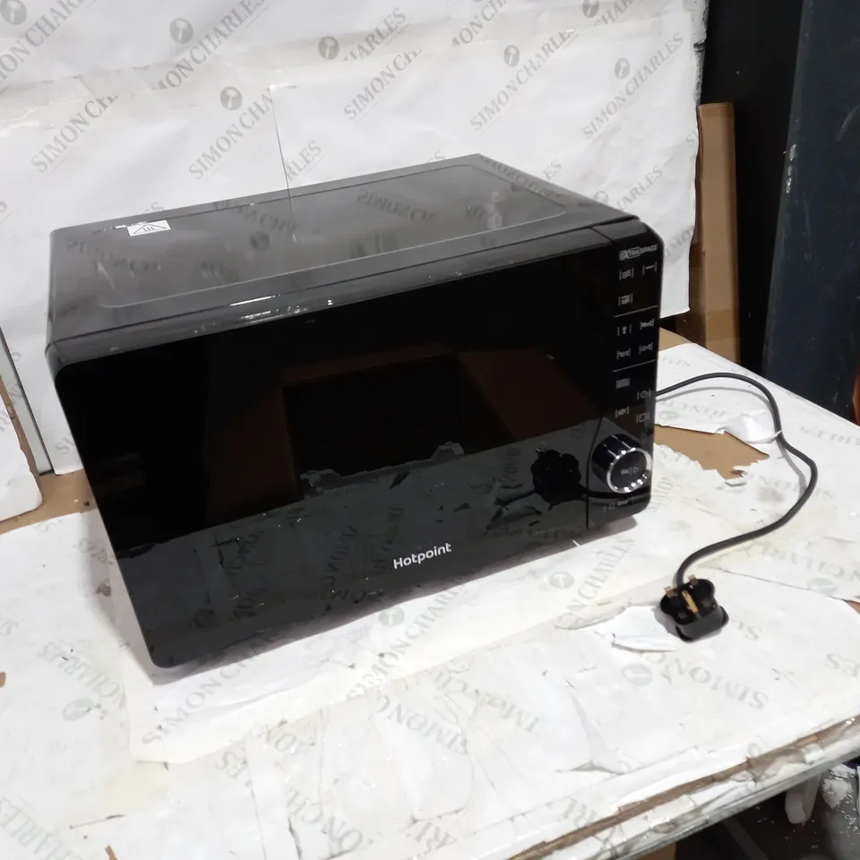 HOTPOINT MWH 2622 MB FREESTANDING MICROWAVE