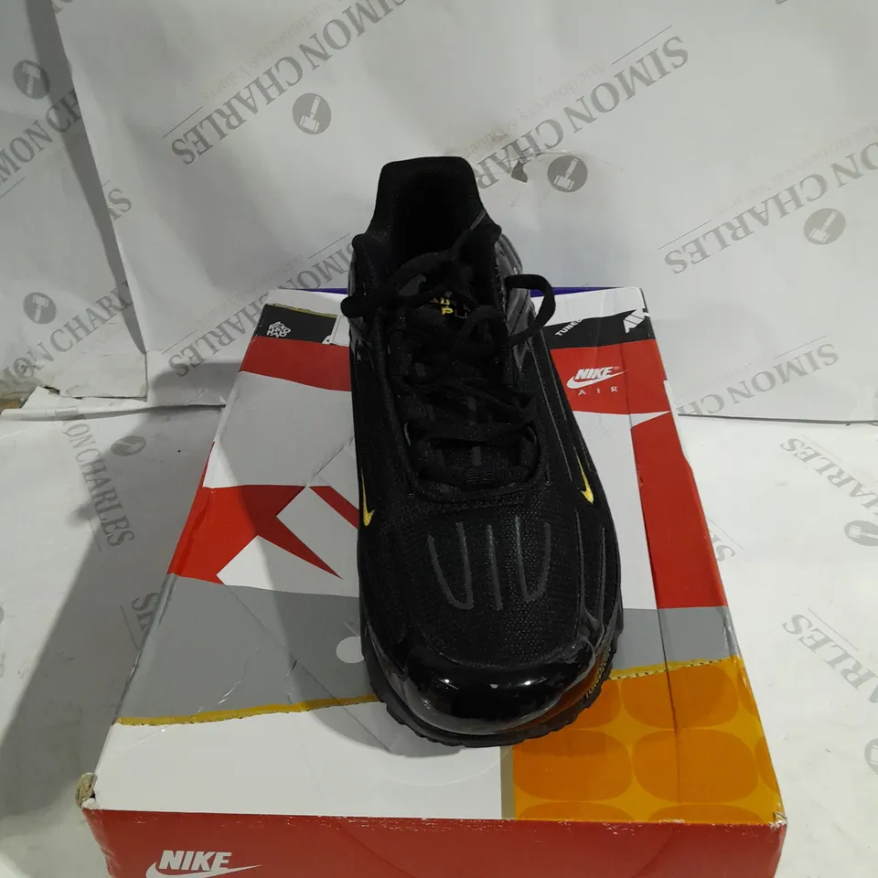 BOXED NIKE AIR VAPORMAX EVO SIZE 9 