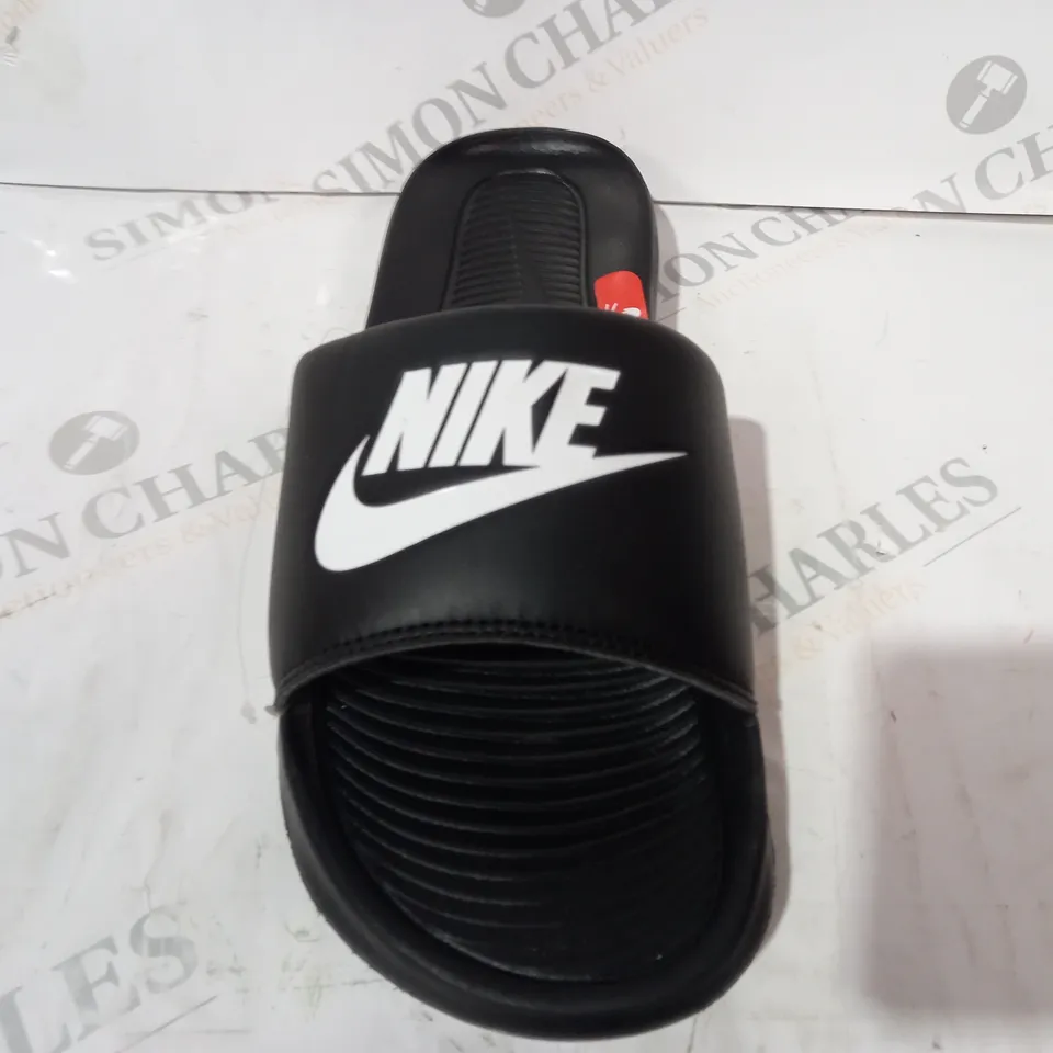 PAIR OF NIKE VICTORI ONE SLIDERS IN BLACK UK SIZE 8