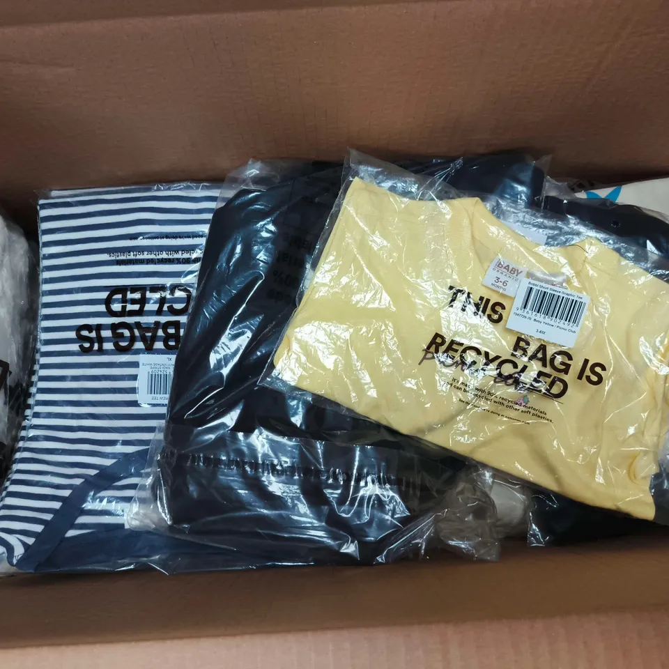 APPROXIMATELY 15 ASSORTED CLOTHING ITEMS IN VARIOUS SIZES, COLOURS & STYLES TO INCLUDE GYM SHORTS, BOX FIT GRAHPIC TEE, ALL DAY CREW TEE, ETC