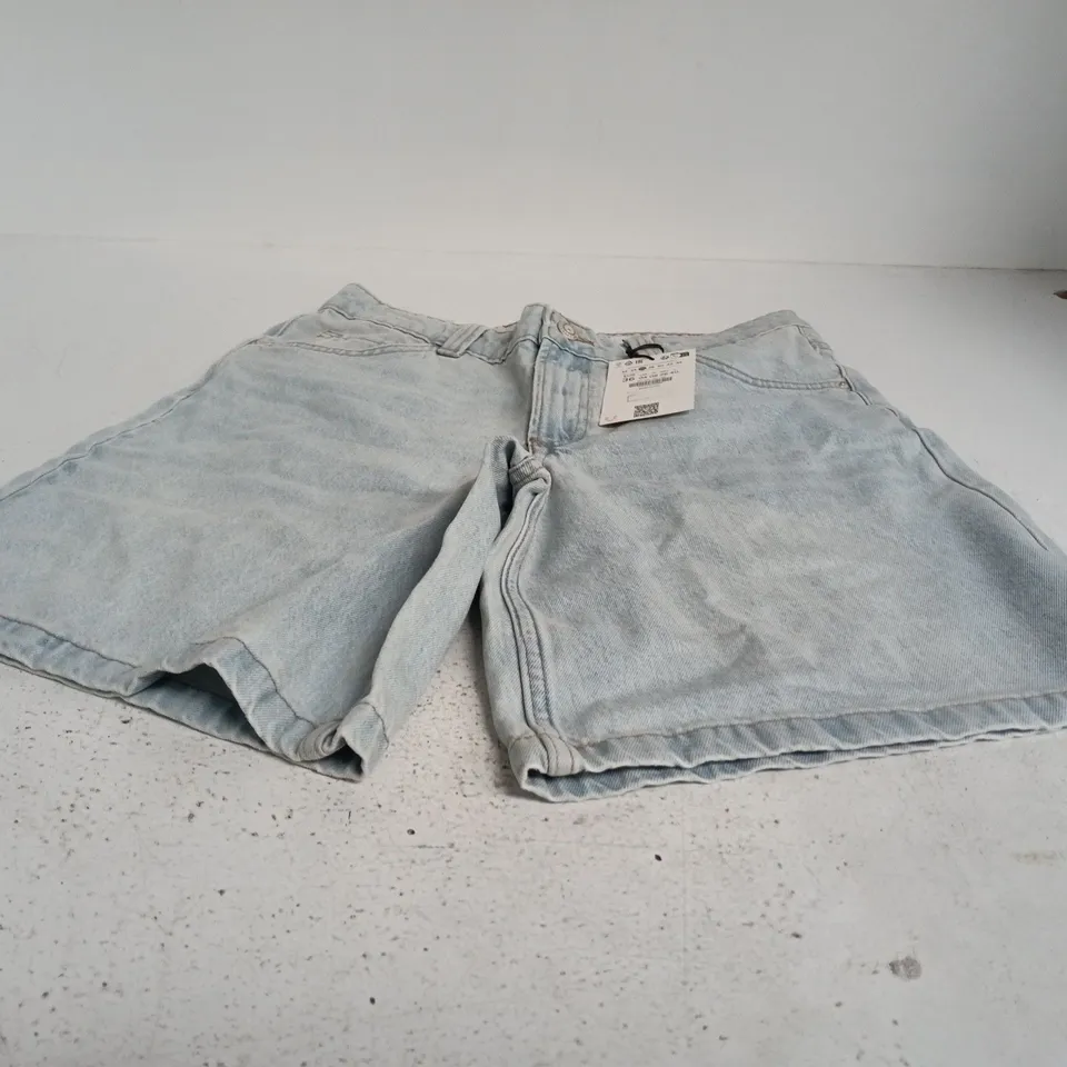 BERSHKA WOMEN’S DENIM SHORTS – LIGHT WASH, UK 8 (EU 36)