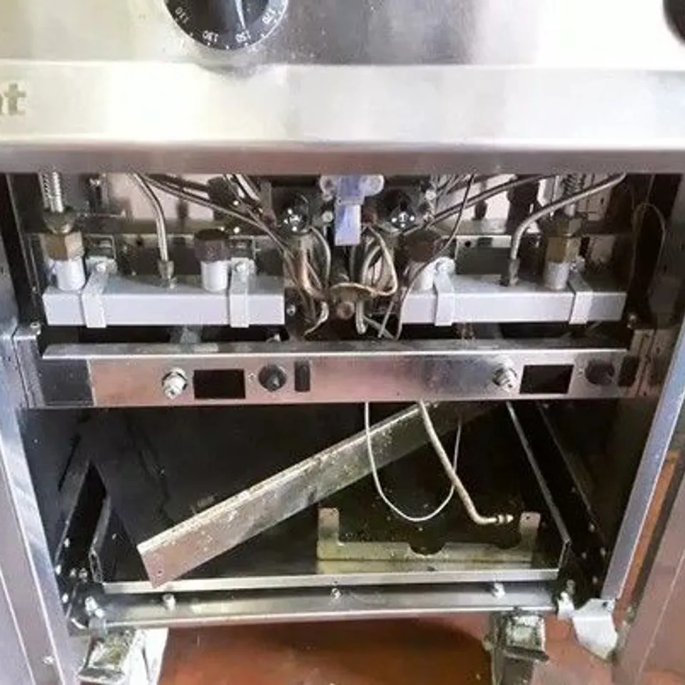 LINCAT OG8111/N OPUS NATURAL GAS FREE-STANDING TWIN TANK FRYER