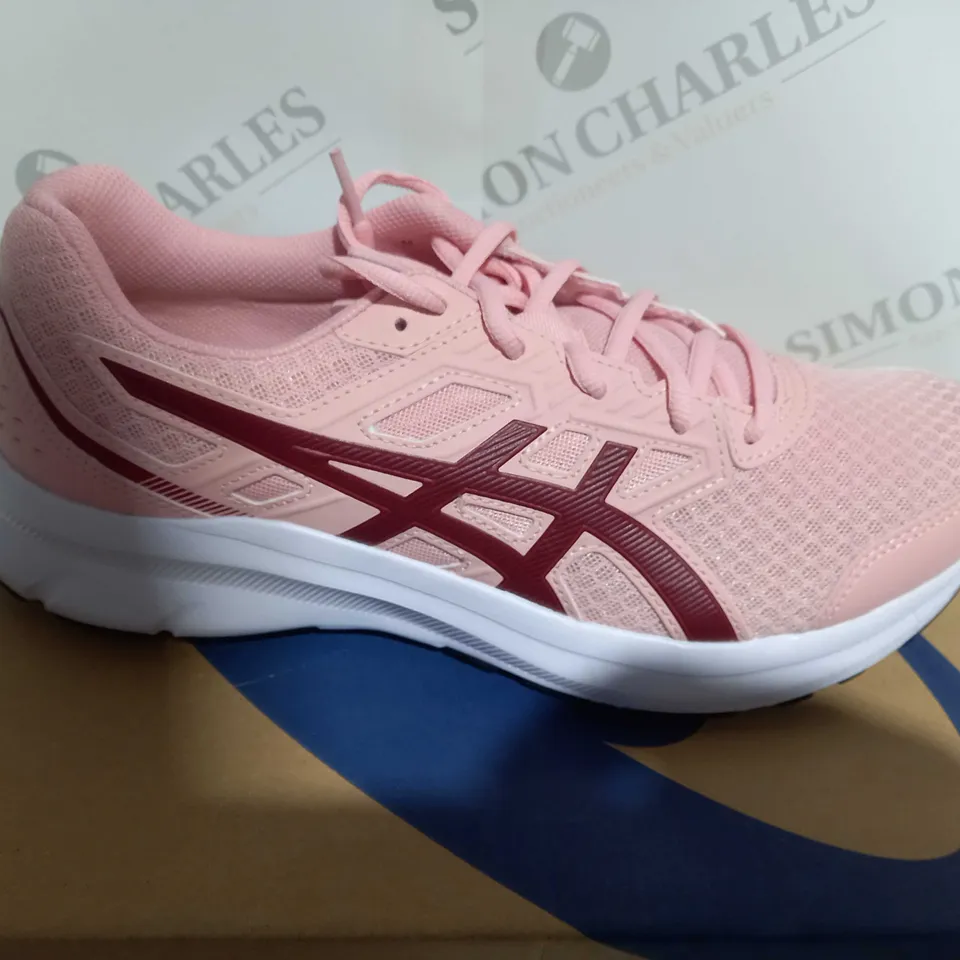 BOXED PAIR OF ASICS JOLT 3 SIZE 8.5