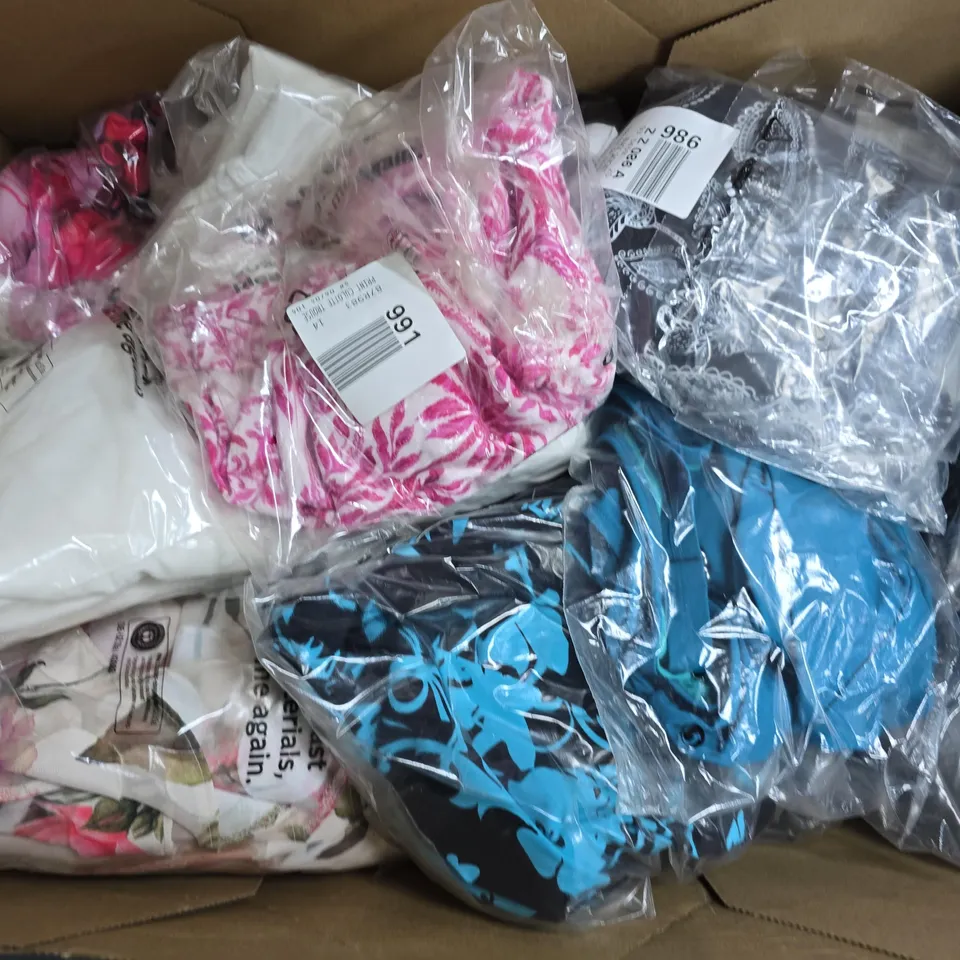 APPROXIMATELY 20 ASSORTED CLOTHING ITEMS IN VARIOUS SIZES, STYLES & SIZES TO INCLUDE PRINT MIDI DRESS, PRINT CULOTT TROUSERS, IVORY DRESS, ETC - COLLECTION ONLY